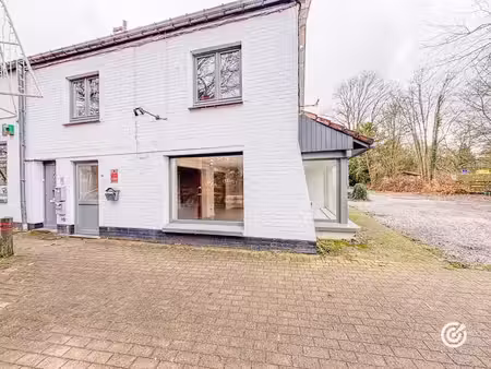 commerce à louer +-60m2 avec parking à chaumont-gistoux