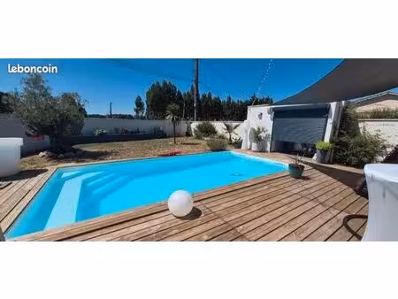 maison moderne avec piscine