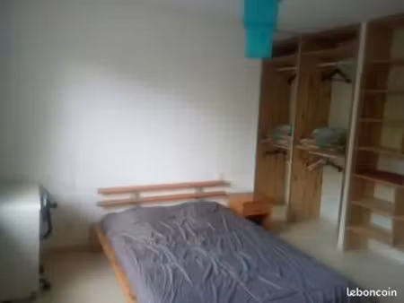 location t2  30 m²  15 min à pied de ker lann