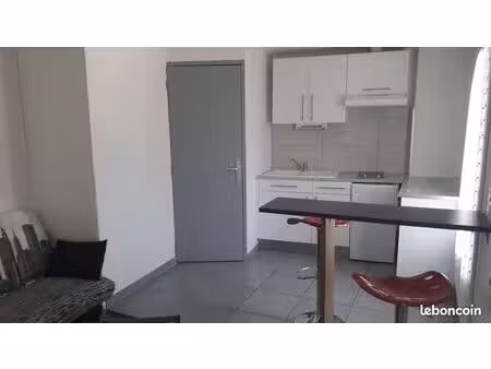 idéal etudiant studio meublé  à 200 m de l'iut