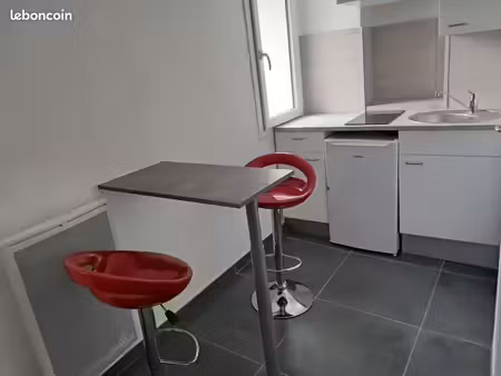 tout proche iut  studio refait à neuf et meublé de neuf