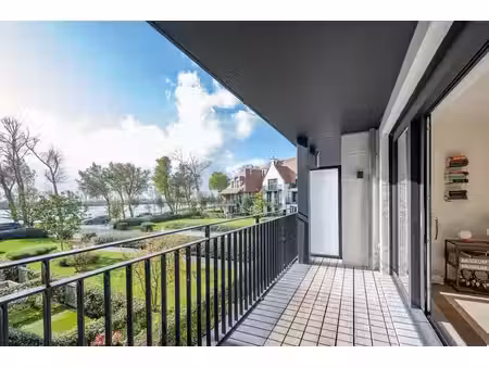 bel appartement  vue frontale sur le lac