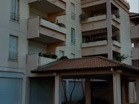 f3