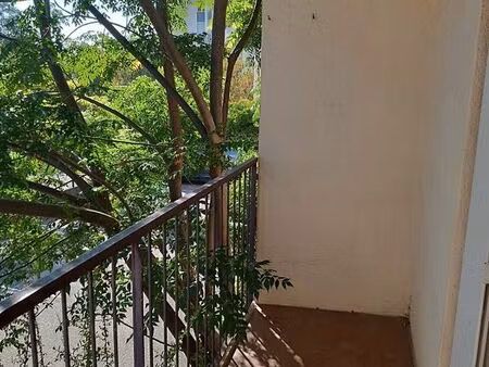 t1 lumineux meublé avec balcon et parking