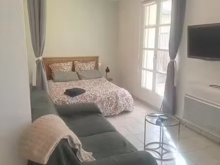 studio meublé 32 m² rénové + terrasse 36 m² + parking — bail étudiant sept./juin — 5 min d