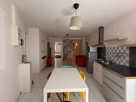 à louer – t2 avec mezzanine en plein centre-ville