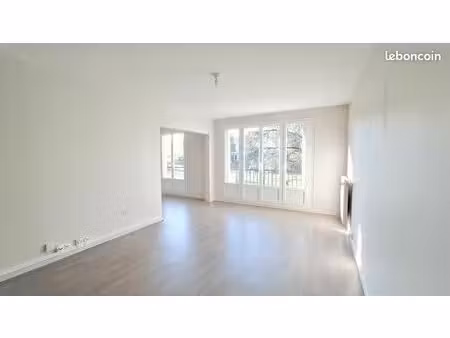 t4 de 82 m² - refait à neuf avec grand balcon