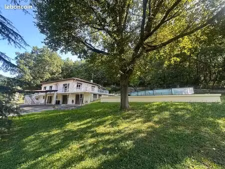 à vendre : bouloc - maison familiale de 137m2 avec véranda  piscine et grand terrain arbor