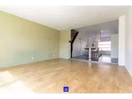 maison rénovée avec jardin  dans une rue calme et appréciée