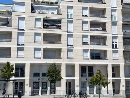 t2 place mendès france