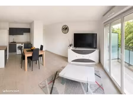 apparement t2 42 m² avec terrasse et parking