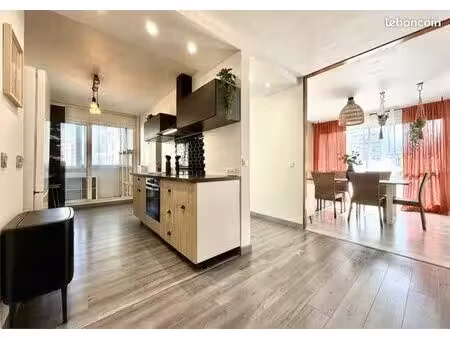 t4 lumineux de 73 m2 + balcon  loggia & garage fermé
