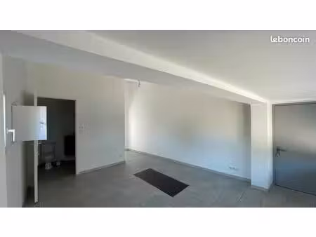 appartement studio avec garage et cour