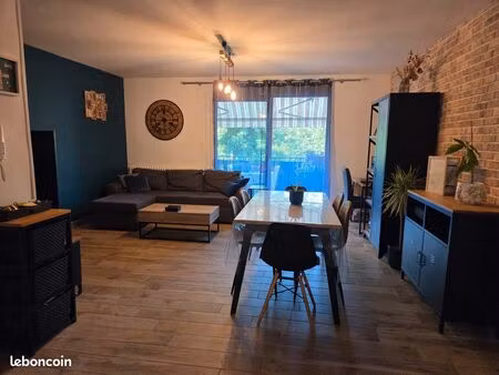 t4 spacieux de 87 m² avec terrasse garage et place de parking extérieur