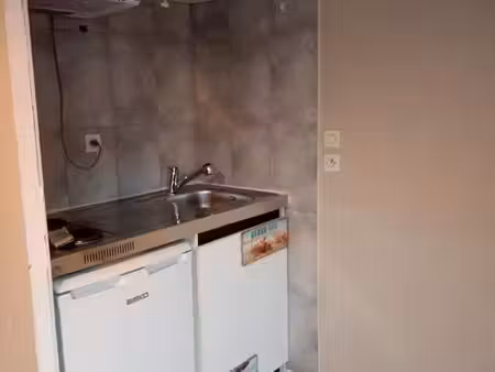 metz devant les ponts proche faculté saulcy et irts studio 24m2 proche transport en commun