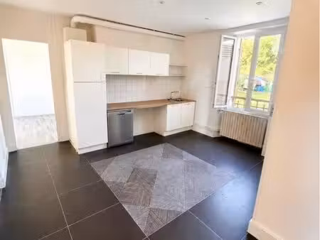 appartement t3 — 62m2 — rdc surélevé + jardin  garages  cave et grenier