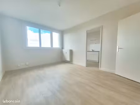 t2 de 42 m² jolie pièce de vie – proche gare de tours