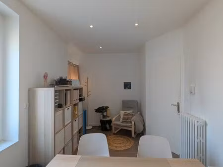 bureau 12m à louer dans cabinet paramédical partagé