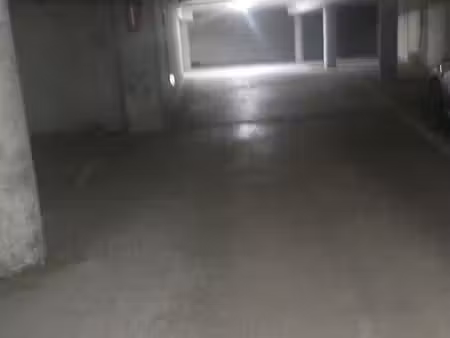 place de parking souterrain
