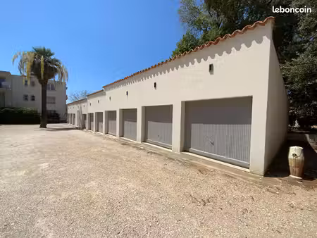 parking/box 15 m² saint cyr sur mer