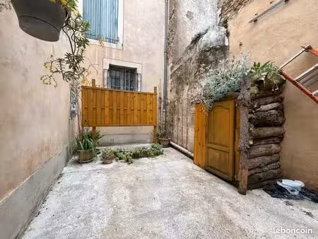 maison de ville avec cour