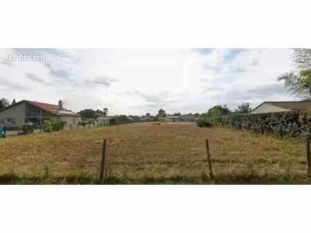 terrain à bâtir de 1250 m² à le pian-medoc (33)