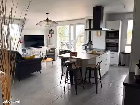 grand appartement recent en attique a tours