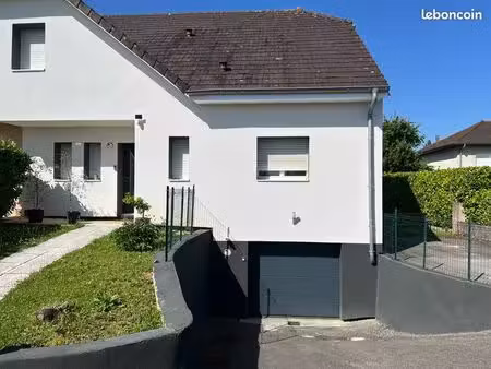 ?maison mitoyenneté d'un côté rénovée avec charme - quartier recherché de dole?