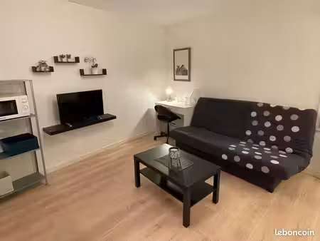 studio intégralement meublé avec gardien