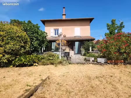 maison charnècles