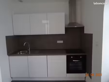 particulier loue f3 en duplex 54m2 refait à neuf avec place de parking  très lumineux