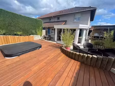 location meublée villa 4 pièces 96.76 m² à gex (01170)  2 590 €