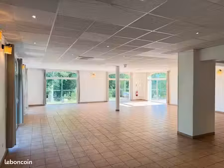 local disponible pour bureaux ou activité artisanale