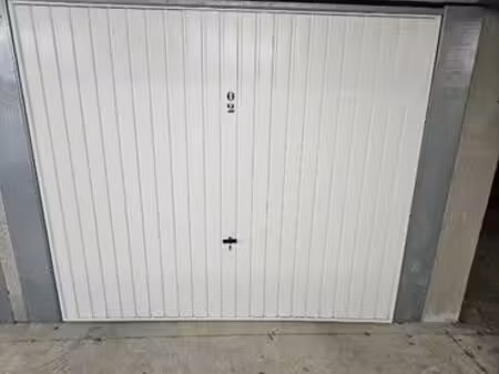 vends garage box fermé