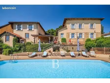 propriété 9 pièces 330 m²