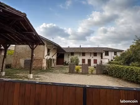 ancienne ferme env 250 m² – 6 pièces – terrain 2 500 m² – grange 70 m²