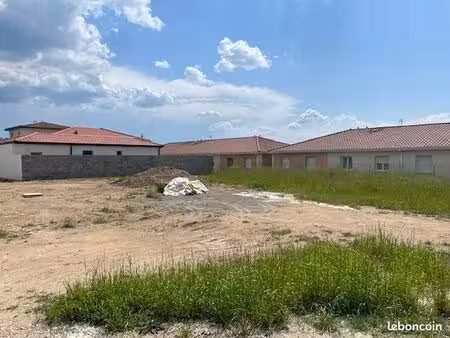 terrain à bâtir de 620 m² à veauche (42)