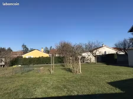 terrain à bâtir de 675 m² à veauche (42)