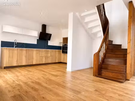 appartement duplex t3 de 63 m² avec terrasse centre de blain disponible début novembre 202