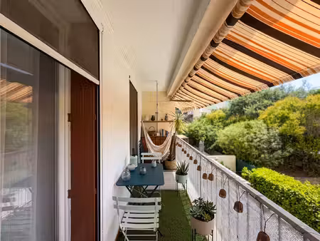 très bel appartement 4 pièces entièrement rénovée avec balcon et parking sécurisée à vendr