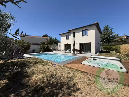 a vendre maison récente avec piscine et spa au calme