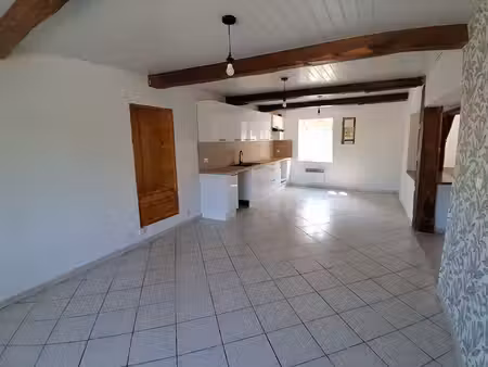 maison mitoyenne en pierre de 124 m2 sh avec un terrain à montcornet