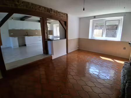 maison mitoyenne pierre de 124 m2 avec un terrain à montcornet