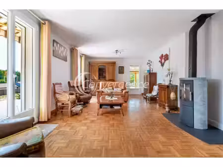 maison de plain-pied de 105m2 avec garages  jardin et dépend
