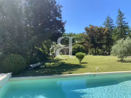 maison avec piscine et terrain arboré proche de vaison-la-romai