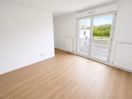 t2 avec parking à clermont-de-l'oise