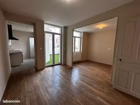 appartement 65 m² avec terrasse – hyper-centre-ville de saint-quentin
