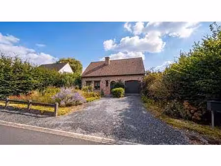maison prête à eménager avec 3 chambres  garage et jardin sp