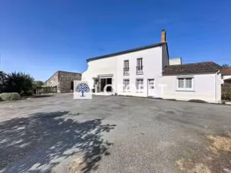 vente maison à nueil-les-aubiers (79250) : à vendre / 96m² nueil-les-aubiers