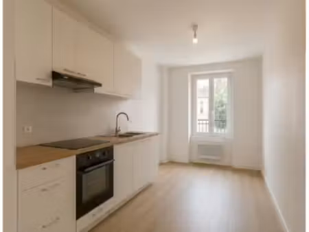 t2/f2 45m² rénové à neuf hypercentre